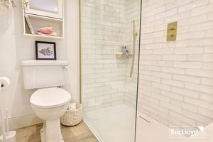 Photo 17- click for photo gallery